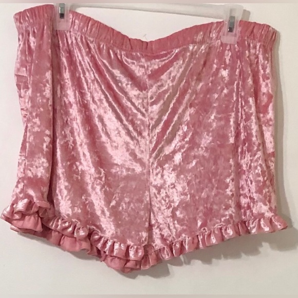 Women’s  Short super soft velvet Ruffle pull on. Size 3X - Picture 2 of 2